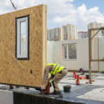 Paulo Twiaschor explica como a construção modular aliada à economia circular está revolucionando a arquitetura sustentável.