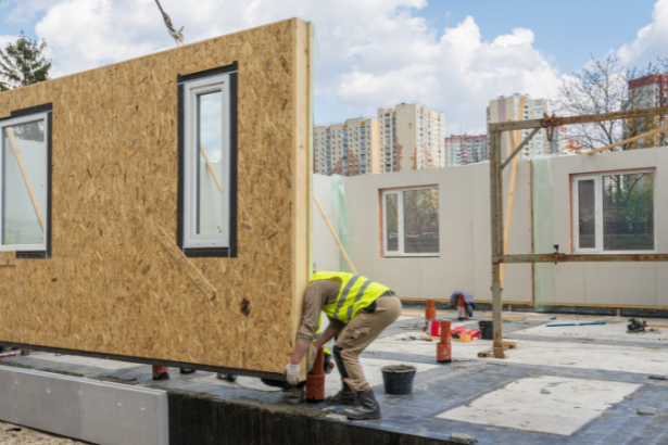 Paulo Twiaschor explica como a construção modular aliada à economia circular está revolucionando a arquitetura sustentável.