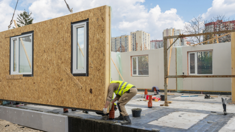 Paulo Twiaschor explica como a construção modular aliada à economia circular está revolucionando a arquitetura sustentável.