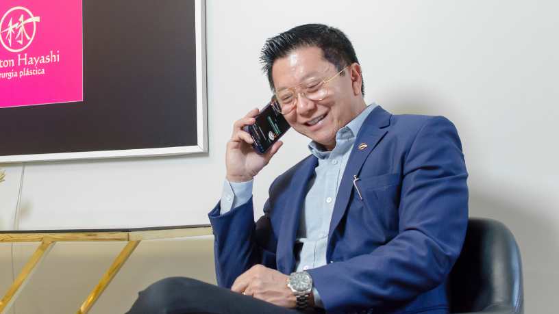 Milton Seigi Hayashi reflete sobre os dilemas éticos do uso de robôs em cirurgias plásticas.