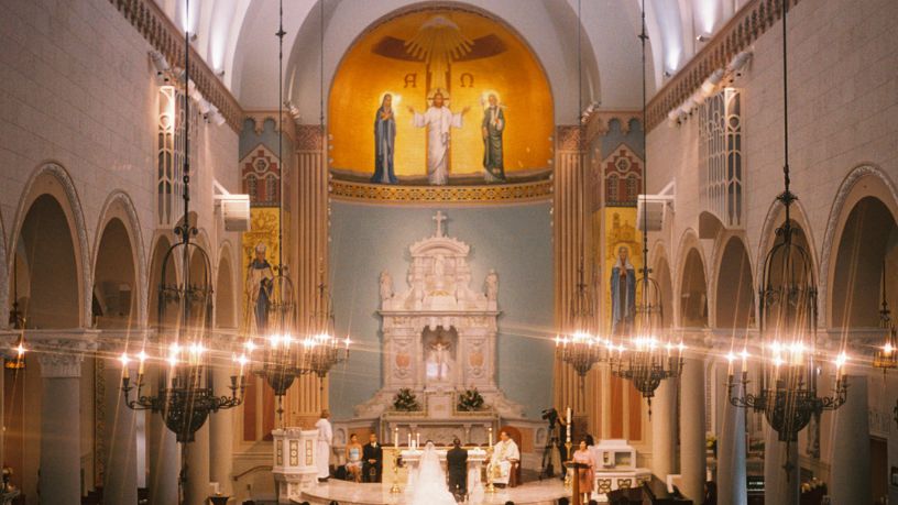 Descubra com Jose Eduardo De Oliveira e Silva como a beleza artística reflete a espiritualidade na tradição católica.