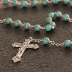 Jose Eduardo De Oliveira e Silva revela como a arte se transforma em expressão da fé na Igreja Católica.