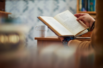 Decidir em contextos voláteis exige leitura ampla da realidade, algo que Gustavo Morceli destaca como essencial para reduzir riscos e evitar distorções.