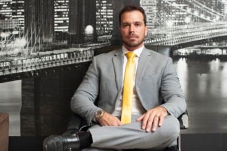 Felipe Rassi explica como mecanismos jurídicos de mitigação de riscos são fundamentais para garantir segurança e previsibilidade nas operações de cessão de crédito bancário.